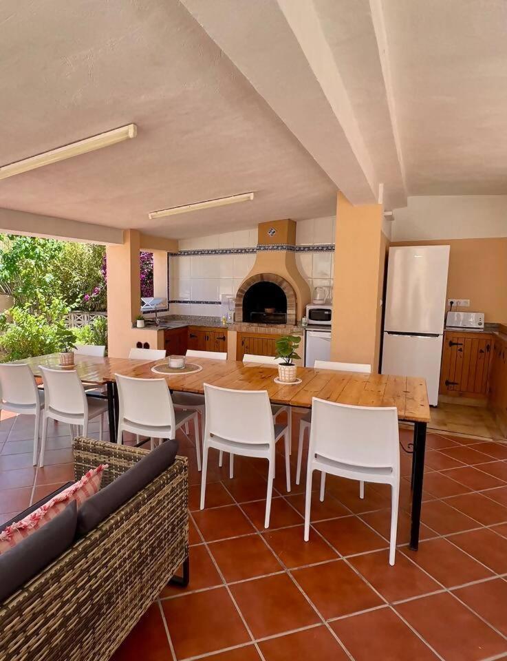 Relaxdiversion En Villa Piscina Bbq Y Cocina Ext カルプ エクステリア 写真